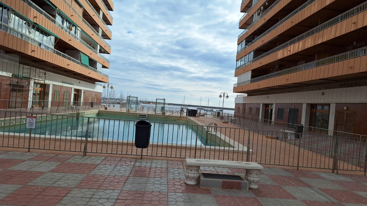 ملک 76